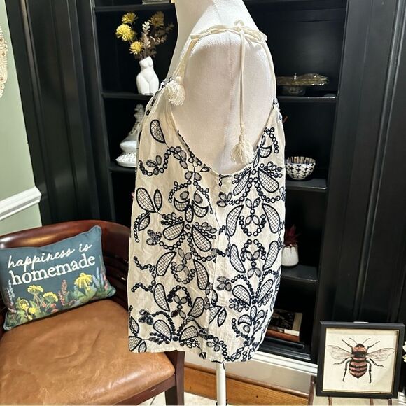 Redhaute Blue and White Embroidered Top Size Large - Picture 7 of 10